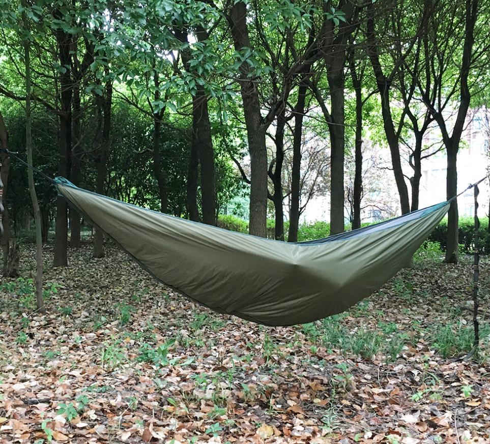 Hamac camping doublure coton 230 x 110 cm — housse thermique isolée 3 saisons forêt — détail