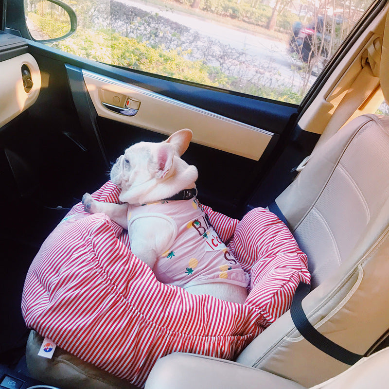 Rehausseur siège voiture petit chien tissu — panier sécurité voyage avant — détail