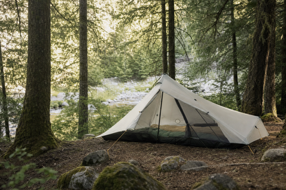 Tente ultralight 2 personnes — scène forêt